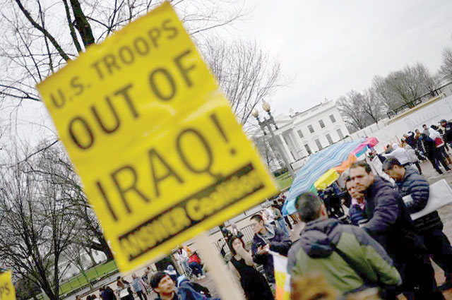 Demonstrators rally outside the White House to denounce the killing of a senior Iranian general in Iraq on Saturday (AFP photo)