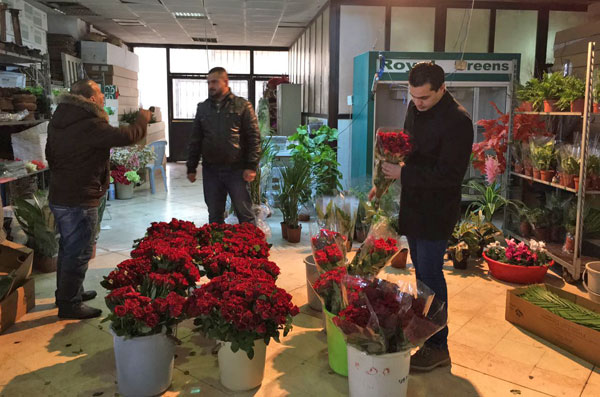 The price of one rose used to cost between 900 fils and JD1. Now, a red rose is worth 600 fils on Valentine’s Day and 500 fils on normal days, according to florists (Photo by Muath Freij)