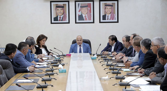 The Lower House’s Financial Committee on Monday recommends restoring JD704, 000, disbursed from electricity bills’ 'Fils Al Reef' as 'rewards and incentives' for the employees of the Ministry of Energy and Mineral Resources (Petra photo)
