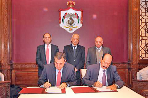 Planning and International Cooperation Minister Imad Fakhoury (left) and the director general of ex-servicemen association, retired Maj. Gen. Ahmed Al Ajarmeh, sign a funding deal at the Royal Court on Saturday (Photo courtesy of Planning Ministry)
