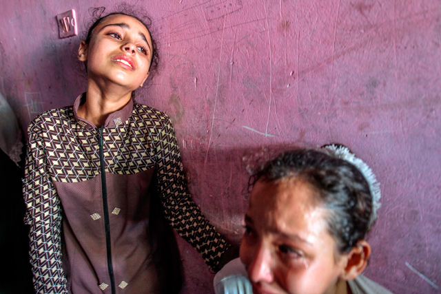 Relatives of Mohammed Al Houm, 14, who was killed during a protest along the Israel-Gaza border fence, mourn during his funeral in the Bureij refugee camp, in central Gaza, on Saturday (AFP photo)