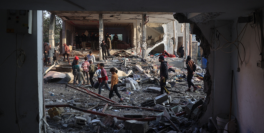 Palestinians check the damage in an area targeted by an Israeli air strike early on December 12, 2024 near the Nuseirat refugee in central Gaza, amid the continuing Israeli war of aggression against the Strip (AFP photo)
