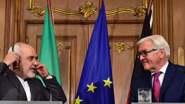 German Foreign Minister Frank-Walter Steinmeier (right) and Iranian Foreign Minister Mohammad Javad Zarif address a press conference at Villa Borsig, the guesthouse of the German foreign ministry in the suburbs of Berlin on Wednesday (AFP photo)