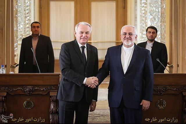 French Foreign Minister Jean-Marc Ayrault (left) shakes hands with Iranian Foreign Minister Mohammad Javad Zarif in Tehran, Iran, on Tuesday (Reuters photo)