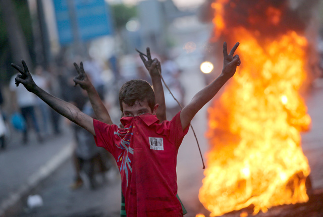 Lebanese youths burn tyres to block a main highway in the area of Jal Dib, east of the capital Beirut, as they protest against the country's dire living conditions, amidst the ongoing economical and political crisis, on Thursday (AFP photo)