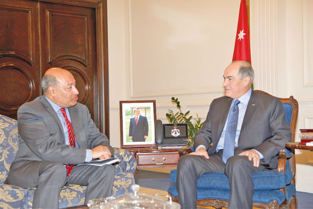 Prime Minister Hani Mulki meets with President of European Bank for Reconstruction and Development Suma Chakrabarti in Amman on Monday (Petra photo)