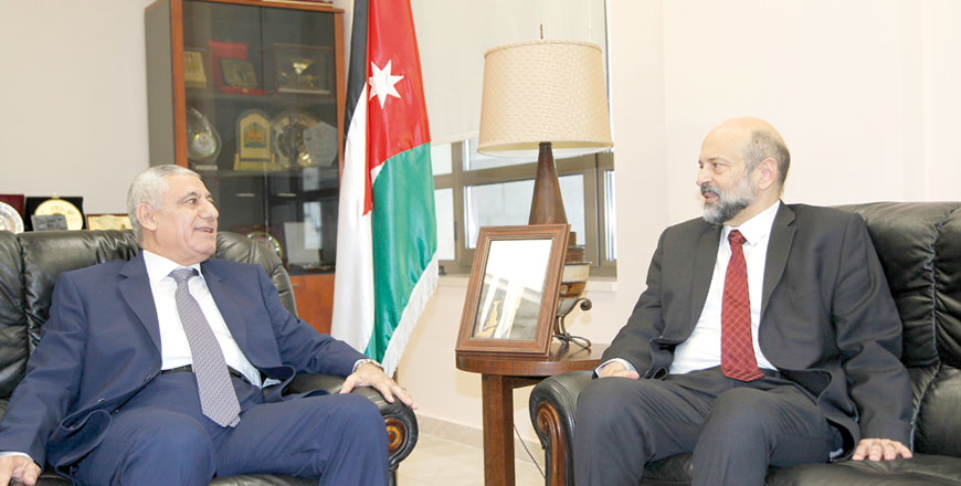 Prime Minister Omar Razzaz (right) meets with President of the Judicial Council Judge Mohammad Ghazo in Amman on Monday (Petra photo )