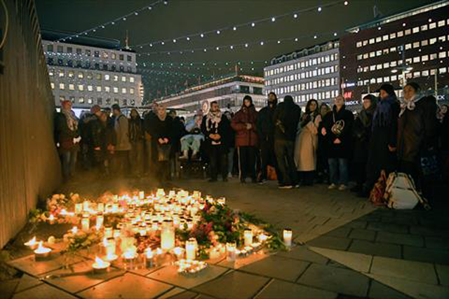 People gather at Sergels square to honor the victims of the shooting at the adult education center Campus Risbergska school in Orebro, in Stockholm, Sweden on February 7, 2025 (AFP photo)