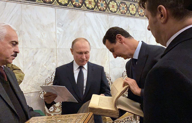 This handout photo released by the official Syrian presidency Telegram page on Tuesday shows President Bashar Al Assad visiting with his Russian counterpart Vladimir Putin Damascus' historic Ummayad Mosque in the Old City of the Syrian capital (AFP photo)