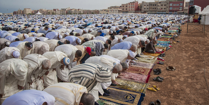 Moroccan Muslims perform Eid Al Fitr prayer in Sale, Morocco, on Monday (Anadolu Agency photo)