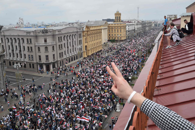 Opposition supporters march to protest against disputed presidential elections results in Minsk on Sunday (AFP photo)
