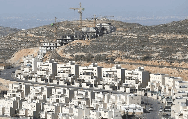 Above, the Israeli settlement of Givat Zeev, near the Palestinian city of Ramallah in the occupied West Bank (AFP photo)