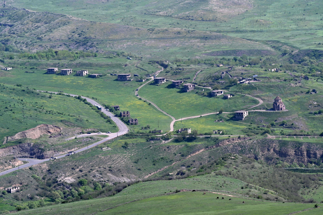 A photograph taken on April 26 near the border with Azerbaijan shows a view of the Armenian village of Voskepar (Azerbaijani name is Ashaghi Askipara), in Tavush region (AFP photo)