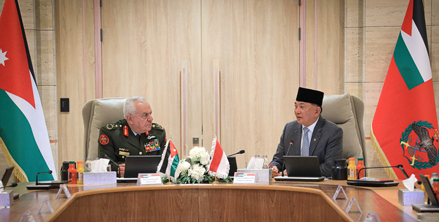 Chairman of the Joint Chiefs of Staff Maj. Gen. Yousef Huneiti on Saturday meets with Indonesian Defence Minister Sjafrie Sjamsoeddin to discuss military cooperation (Petra photo)