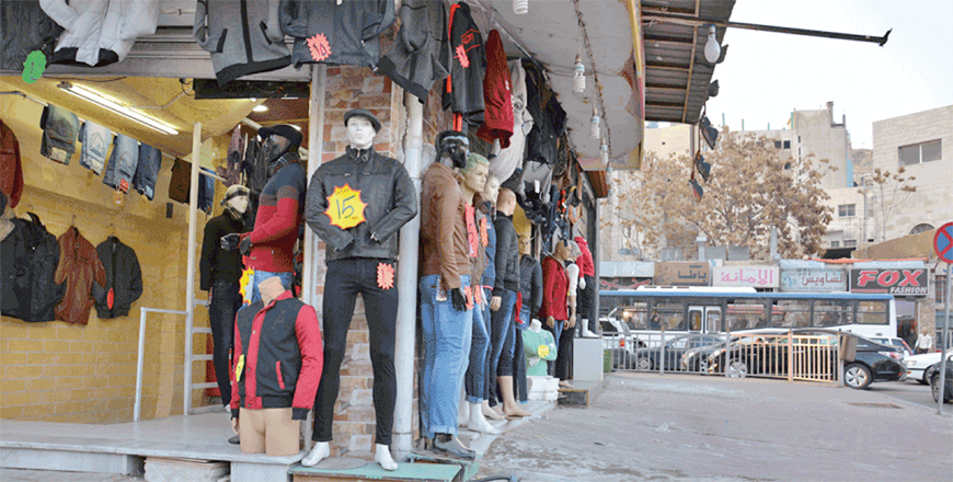 The local apparel sector comprises of 11,000 establishments and facilities, according to the Textile, Readymade Clothes and Footwear Syndicate (File photo)