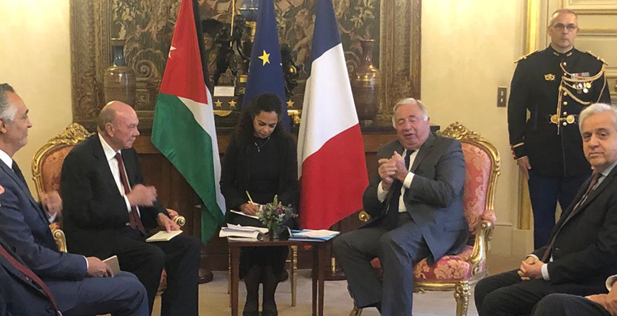 Senate President Faisal Fayez meets with his French counterpart Gerard Larcher in Paris on Thursday (Petra photo)