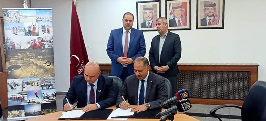 The Jordan Oil Terminals Company and the Jordanian Industrial Estate Company signs a memorandum of understanding on Wednesday, to supply the Muwaqar Industrial Estate with natural gas (Petra photo)