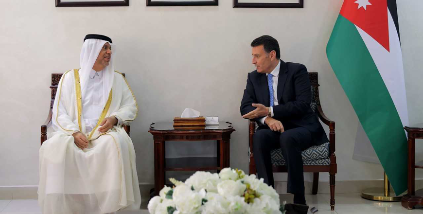 Lower House Speaker Ahmad Safadi on Wednesday meets with the chairman and members of the Cultural Affairs and Media Committee of the Qatari Shura Council (Petra photo)