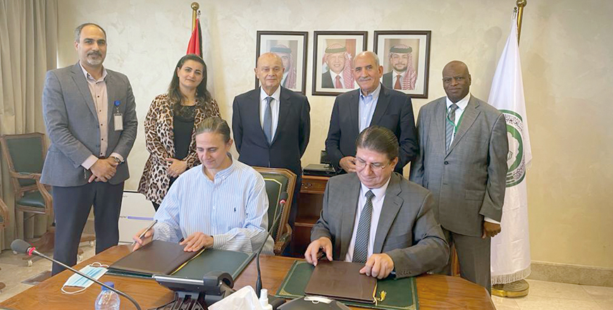 Guests during the signing of a memorandum of understanding to establish a factory in Aqaba to produce 20,000 tonnes of pure phosphoric acid on Sunday (Petra photo)