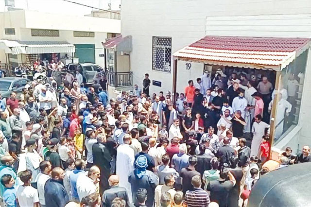 Residents of Al Mazar Al Janoubi in Karak on Friday organise a solidarity sit-in in support of the people of the Gaza Strip (Al Rai photo)