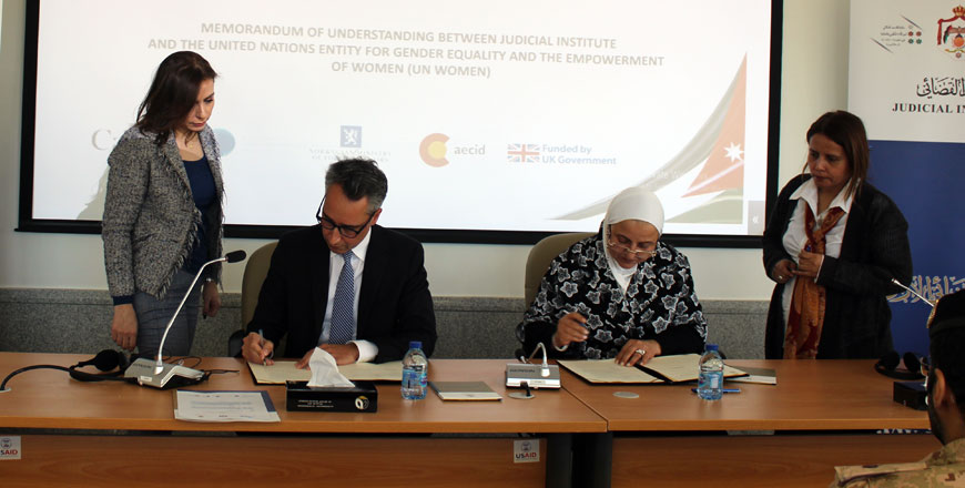   General Director of the Judicial Institute of Jordan Judge Ihssan Barakat and UN Women Jordan Representative Ziad Sheikh sign a memorandum of understanding in Amman on Thursday (Photo courtesy of UN Women)