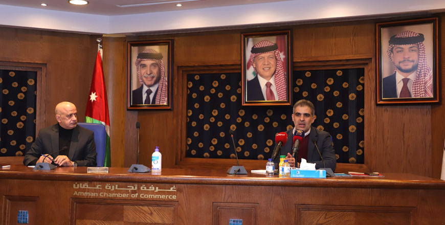 Social Security Corporation Director General Hazem Rahahleh (right) speaks at a meeting organised by the Amman Chamber of Commerce on Saturday (Petra photo)