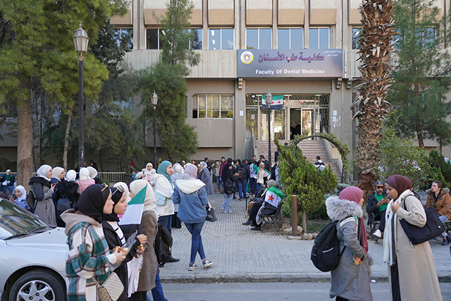 Syrian students walk around the campus of the Damascus University in the Syrian capital on December 15, 2024 (AFP photo)
