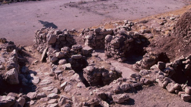 Excavations at ‘Ain Ghazal near Marka Shamalia in 1983 (Photo courtesy of ACOR)