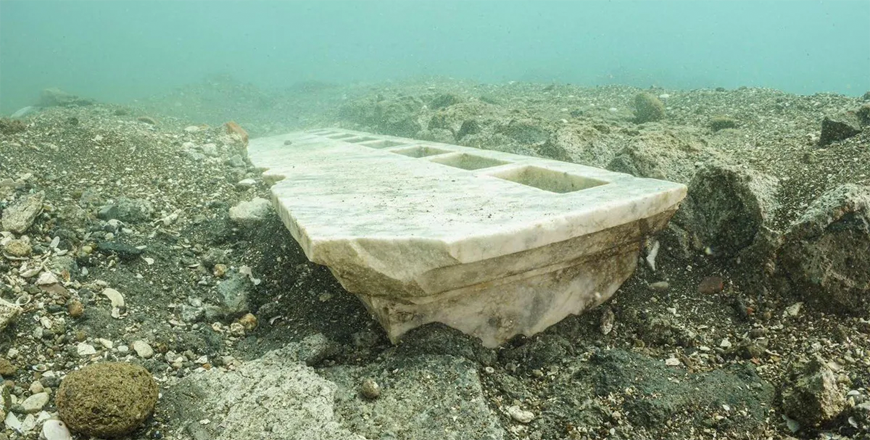 The two marble altars were both part of the same temple (Photo of Nello Musumec)