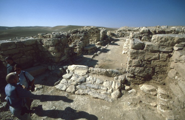  Remains of the fortified Iron Age town Khirbet Al Mudayna (Photo courtesy of ACOR)
