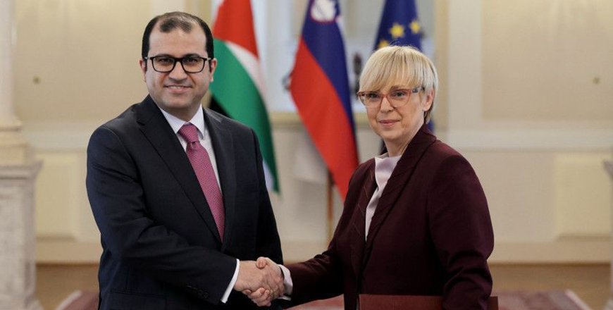 Ambassador Mohammad Samir Hindawi on Tuesday presents his credentials to the President of Slovenia Natasa Pirc Musar, as the non-resident extraordinary and plenipotentiary ambassador of Jordan to Slovenia (Petra photo)