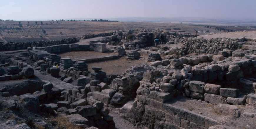 Located approximately 25 kilometres southwest of Amman and overlooking the northeast edge of Dead Sea, Tall Hisban once occupied a strategic position along a caravan route of classical and medieval times and the Ayyubid-Mamluk pilgrimage route from Damascus to Mecca (Photo courtesy of ACOR)