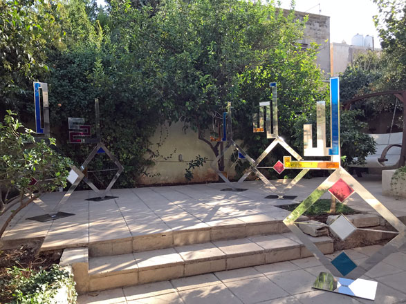 Installation by artist Hayan Maani representing Arabic letters Wadi Finan Art Gallery (Photo by Johanna Montanari)