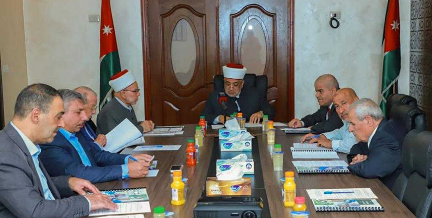 Minister of Awqaf and Islamic Affairs and Chairman of the Zakat Fund Mohammad Khalaileh chairs a meeting of the board of directors of the Zakat Fund on Sunday (Petra photo)