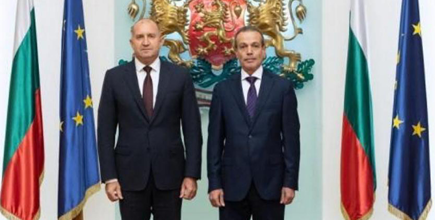 Moataz Khasawneh on Wednesday presents his credentials to Bulgarian President Rumen Radev as the Kingdom's non-resident ambassador to Bulgaria (Petra photo)