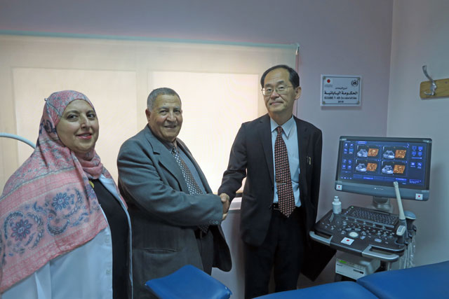 Japanese Ambassador Hidenao Yanagi (far right) and Chairman of Board of Directors of the JAFPP Abed Mansi (second from right) at a Jordan Association for Family Planning and Protection clinic in Amman, on Sunday (Photo courtesy of the Japanese embassy)