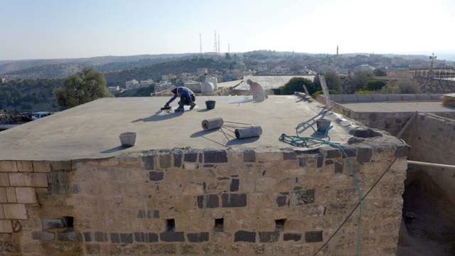 The building preservation of in Hara Foqa is conducted in October 2021 by a team of Jordanian and German experts (Photo courtesy of  Claudia Bührig)