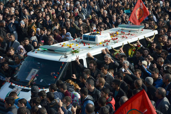 Mourners follow a vehicle transports the coffin of killed Kurdish lawyer Tahir Elci during his funeral the day after his assassination in Diyarbakir on Sunday (AFP photo)
