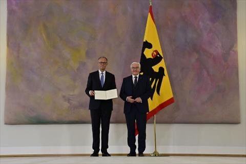 Friedrich Merz (L) receives his certificate of appointment from German President Frank-Walter Steinmeier after he was elected as Germany's new Chancellor, at the presidential Bellevue Palace in Berlin on May 6, 2025 (AFP photo)