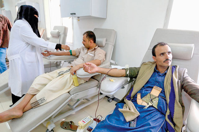 Yemeni men donate blood at a donation centre in the capital Sanaa on Sunday (AFP photo)