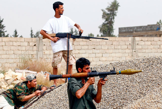 Forces loyal to the internationally recognised Government of National Accord take aim during clashes with forces loyal to strongman Khalifa Haftar south of the capital Tripoli's suburb of Ain Zara on Tuesday (AFP photo)
