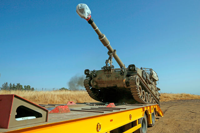 Israeli soldiers manoeuvre a mobile artillery cannon in the Israeli-annexed Golan Heights on Sunday (AFP photo)