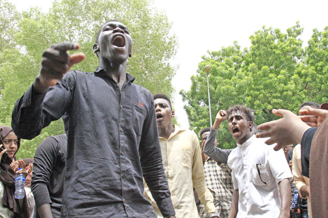 Scores of students of a Khartoum-based university celebrate after an agreement was reached between protest leaders and members of the transitional military council in the Sudanese capital on Wednesday (AFP photo)