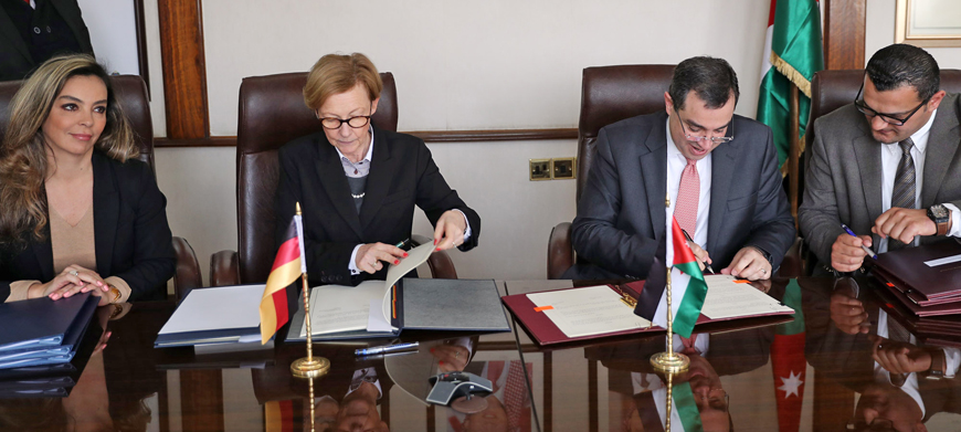 Planning and International Cooperation Minister Imad Fakhoury signs a grant deal in the presence of German Ambassador to Jordan Birgitta Siefker-Eberle and KfW Deputy Director in Jordan Sawsan Arouri  (Photo courtersy of Ministry of Planning and International Cooperation)