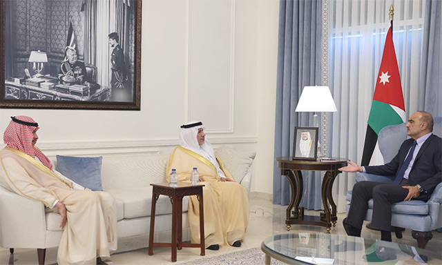 Prime Minister Bisher Khasawneh meets with KSrelief Supervisor General Abdullah Bin Abdulaziz Rabeeah on Thursday (Petra photo)