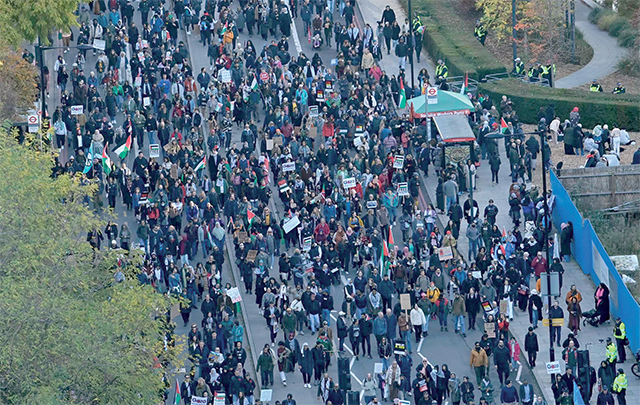 Protesters with placards and flags reach the US embassy at the end of the ‘National March For Palestine’ in central London on Saturday (AFP photo)