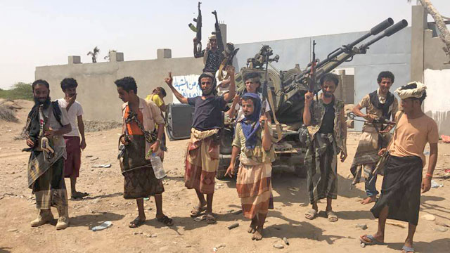 Yemeni pro-government forces backed by the Saudi-led Arab military alliance gather during their fight against Houthi rebels in the area of Hodeida’s airport on Monday (AFP photo)