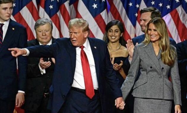Former US President and Republican presidential candidate Donald Trump gestures at supporters after speaking as he holds hands with former US First Lady Melania Trump during an election night event at the West Palm Beach Convention Center in West Palm Beach, Florida, early on November 6, 2024 (AFP photo)