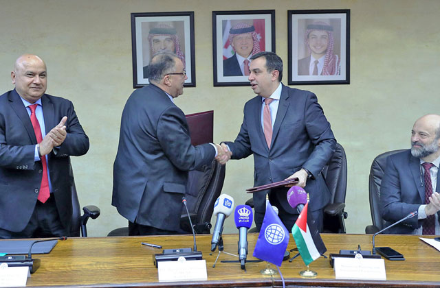 Planning and International Cooperation Minister Imad Fakhoury and Vice President of the World Bank for Middle East and North Africa Hafez Ghanem shake hands after signing a financing deal to support education in Amman on Tuesday (Photo courtesy of Planning and International Cooperation Ministry)