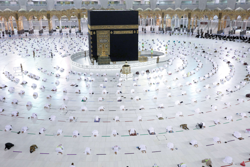 In this file photo taken on April 13, Muslim worshippers perform the evening Tarawih prayer during the fasting month of Ramadan around the Kaaba in the Grand Mosque complex in the holy city of Mecca (AFP photo)